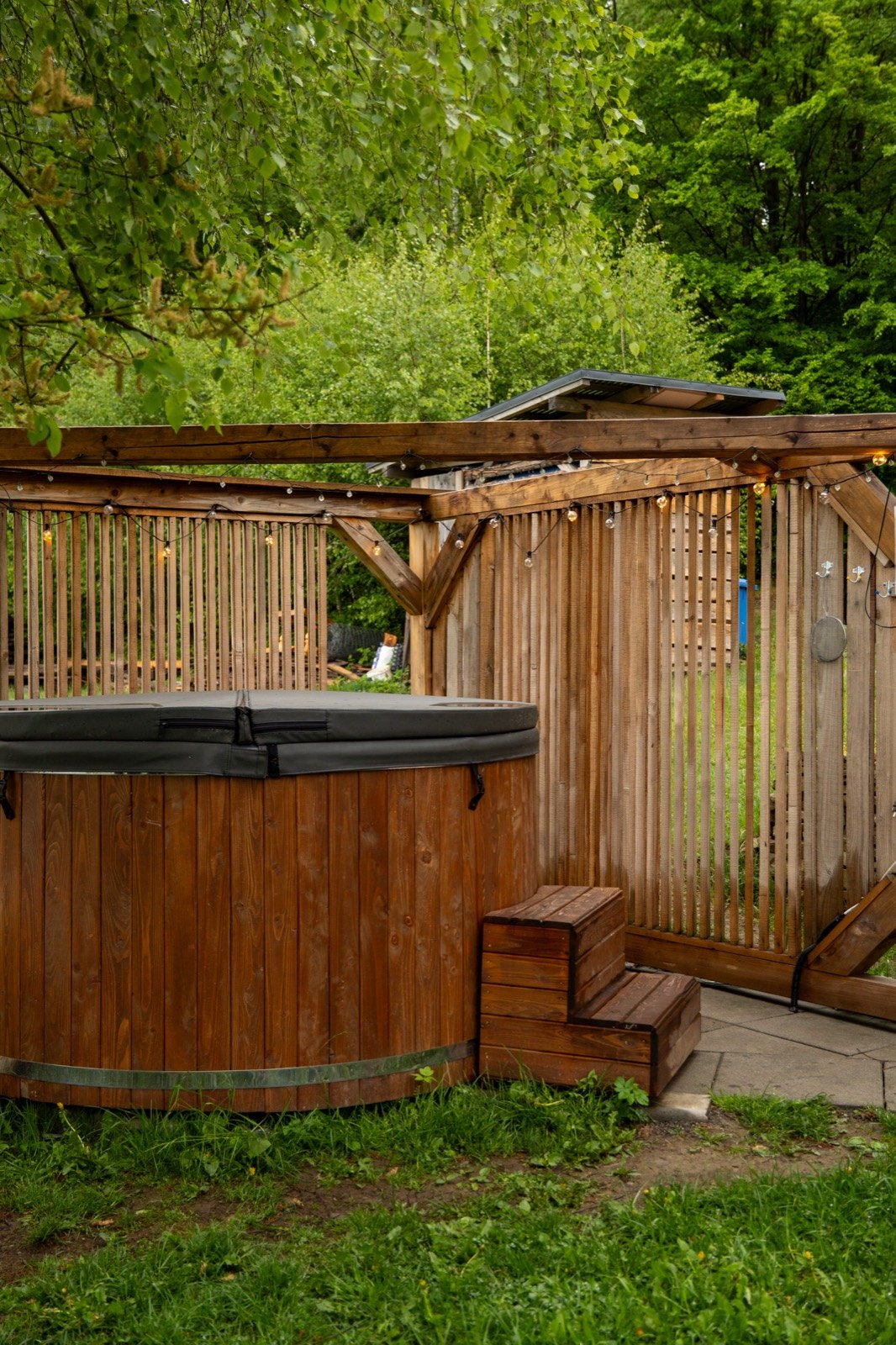 Balia unter der Pergola